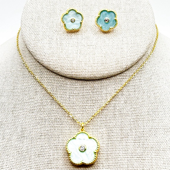 NWOT 18k Gold Plated, stainless steel light blue mother of pearl clover set - Picture 7 of 10